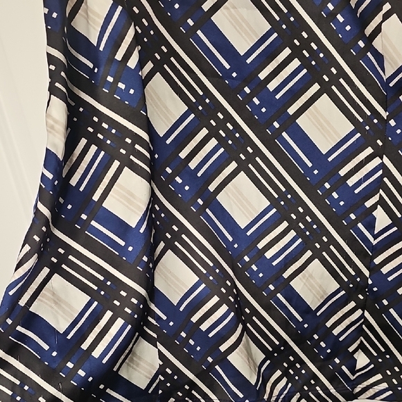 Ann Taylor Blue and Black Geometric Tank Top - Picture 5 of 5